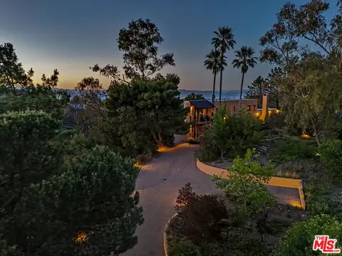 Exterior - 22067 Saddle Peak Rd, Topanga, CA 90290 photo 9 of 11