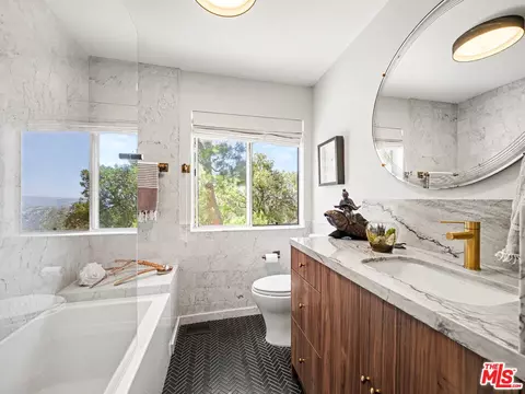 Bath - 22067 Saddle Peak Rd, Topanga, CA 90290 photo 6 of 7