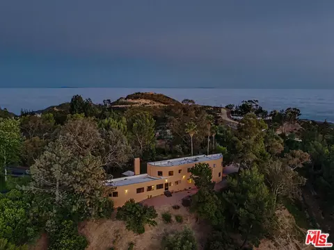 View/Area - 22067 Saddle Peak Rd, Topanga, CA 90290 photo 1 of 3