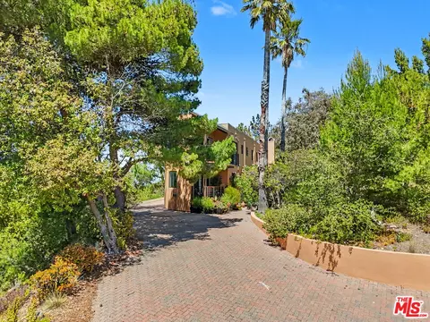 Exterior - 22067 Saddle Peak Rd, Topanga, CA 90290 photo 1 of 11
