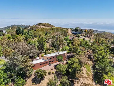 View/Area - 22067 Saddle Peak Rd, Topanga, CA 90290 photo 2 of 3