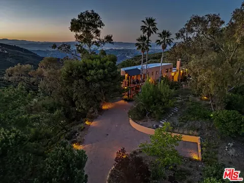 Exterior - 22067 Saddle Peak Rd, Topanga, CA 90290 photo 10 of 11