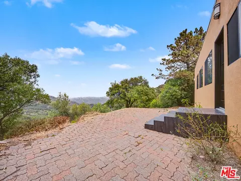 Exterior - 22067 Saddle Peak Rd, Topanga, CA 90290 photo 8 of 11
