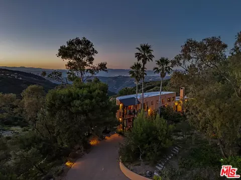 22067 Saddle Peak Rd, Topanga, CA 90290