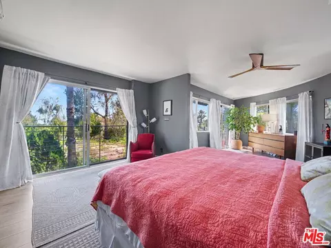 Bedroom - 22067 Saddle Peak Rd, Topanga, CA 90290 photo 2 of 9