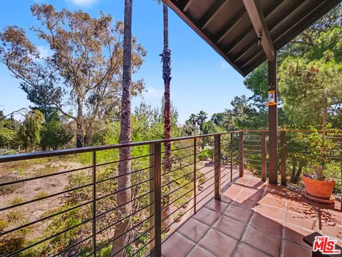 Exterior - 22067 Saddle Peak Rd, Topanga, CA 90290 photo 6 of 10