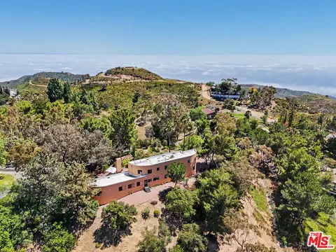 View/Area - 22067 Saddle Peak Rd, Topanga, CA 90290 photo 2 of 3