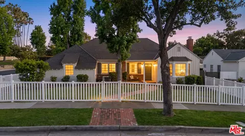 3330 Hermanos St, Pasadena, CA 91107