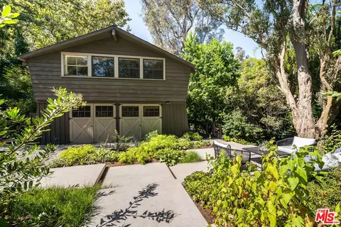 689 Brooktree Rd, Santa Monica, CA 90402