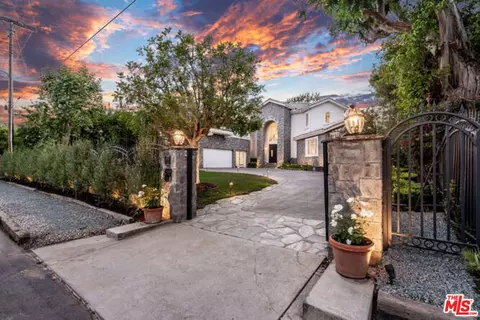 11797 Chaparal St, Los Angeles, CA 90049