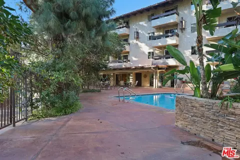 2700 Cahuenga Blvd #2216, Los Angeles, CA 90068