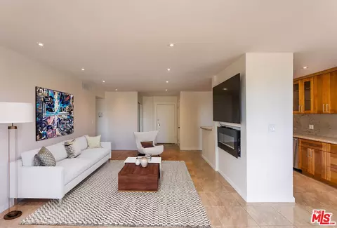 403 N Oakhurst Dr #303, Beverly Hills, CA 90210