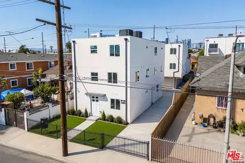 423 E 31st St, Los Angeles, CA 90011