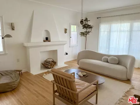 1111 N Vista St, Los Angeles, CA 90046