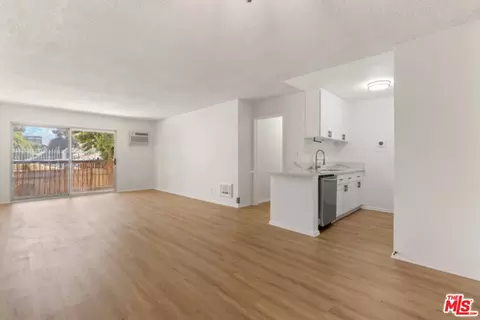 18307 Burbank Blvd #118, Tarzana, CA 91356