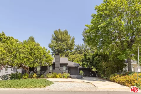 5850 Vesper Ave, Van Nuys, CA 91411
