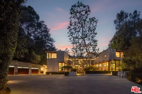 645 Tuallitan Rd, Los Angeles, CA 90049