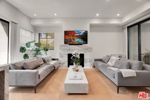652 Huntley Dr #102, West Hollywood, CA 90069