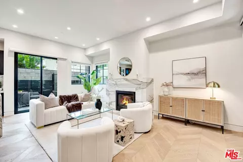 652 Huntley Dr #102, West Hollywood, CA 90069