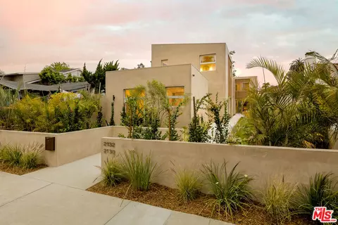 2132 Walnut Ave, Venice, CA 90291