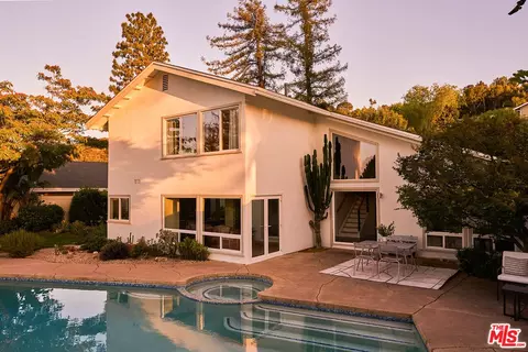 21737 Woodland Crest Dr, Woodland Hills, CA 91364