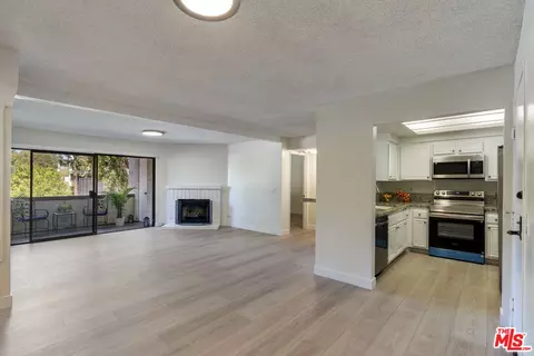 21500 Califa St #100, Woodland Hills, CA 91367
