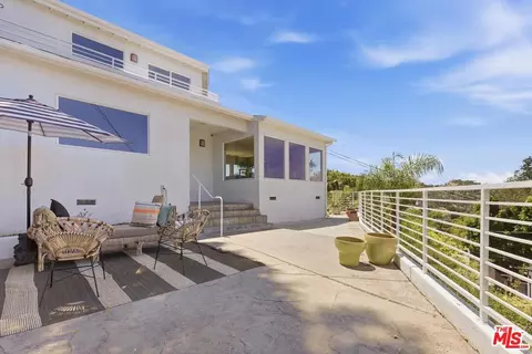 11776 Laurelcrest Dr, Studio City, CA 91604