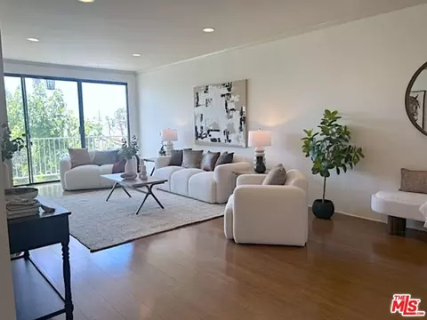 8455 Fountain Ave #302, West Hollywood, CA 90069