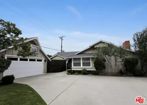 12041 Weatherby Rd, Los Alamitos, CA 90720