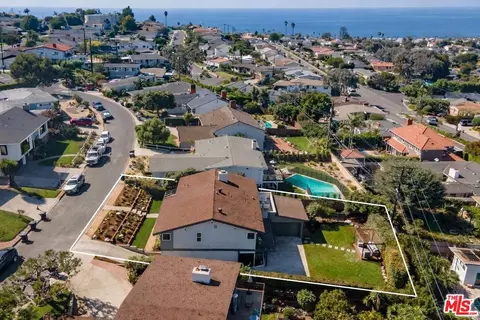 221 Via Los Miradores, Redondo Beach, CA 90277