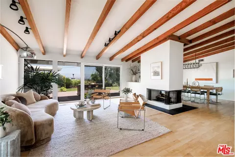 3554 Berry Dr, Studio City, CA 91604
