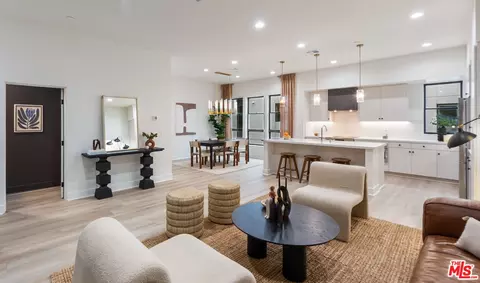 1318 W Cannon Dr, Los Angeles, CA 90026