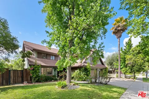 26926 De Berry Dr, Agoura Hills, CA 91301