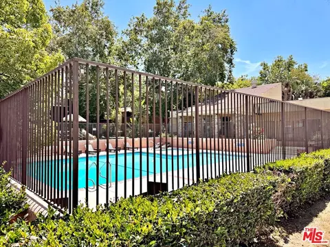 18350 Hatteras St #152, Tarzana, CA 91356