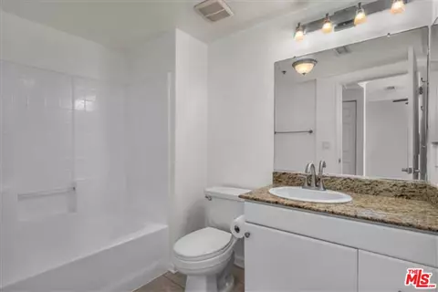 838 Pine Ave #506, Long Beach, CA 90813 photo 11