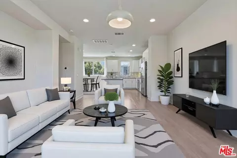 5118 Melrose Ave, Los Angeles, CA 90038