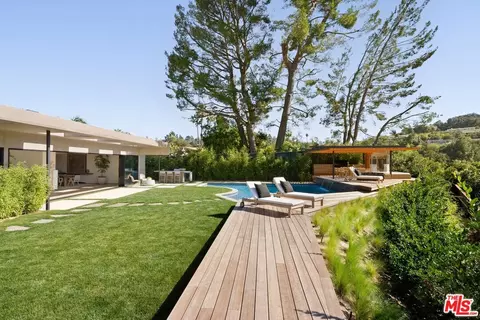 3565 Crownridge Dr, Sherman Oaks, CA 91403