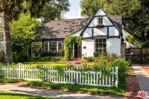 2089 E Mountain St, Pasadena, CA 91104