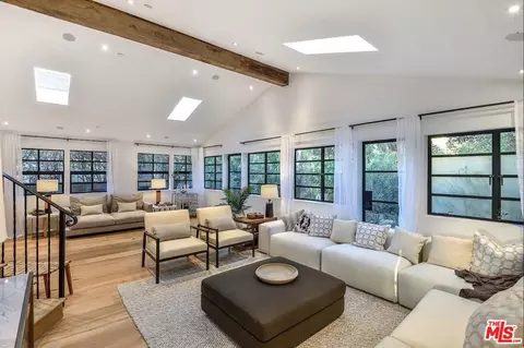 707 Amoroso Pl, Venice, CA 90291