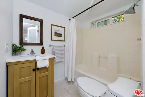 Bath - 249 Ruth Ave, Venice, CA 90291 photo 2 of 2