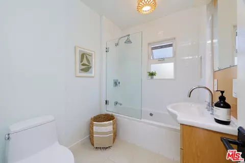 Bath - 249 Ruth Ave, Venice, CA 90291 photo 1 of 2