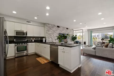 13126 Union Ave #203, Hawthorne, CA 90250