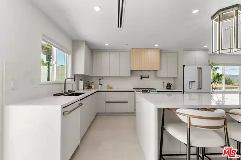Kitchen - 10360 Mcclemont Ave, Tujunga, CA 91042 photo 3 of 5