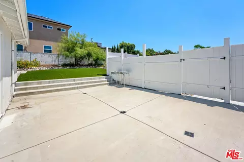 Exterior - 10360 Mcclemont Ave, Tujunga, CA 91042 photo 3 of 10