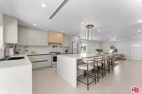 Kitchen - 10360 Mcclemont Ave, Tujunga, CA 91042 photo 2 of 5