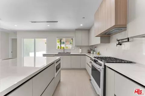 Kitchen - 10360 Mcclemont Ave, Tujunga, CA 91042 photo 5 of 5
