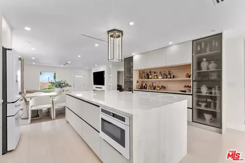 Kitchen - 10360 Mcclemont Ave, Tujunga, CA 91042 photo 4 of 5