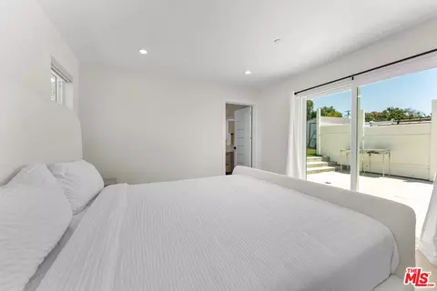 Bedroom - 10360 Mcclemont Ave, Tujunga, CA 91042 photo 2 of 4