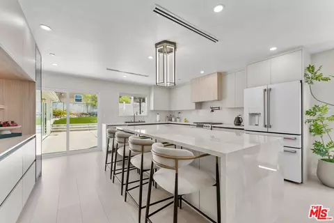 10360 Mcclemont Ave, Tujunga, CA 91042