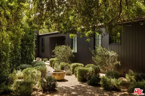 3378 Canton Ln, Studio City, CA 91604